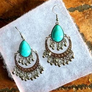 TURQUOISE  CHANDOLIER SILVER TREND ON EARRINGS